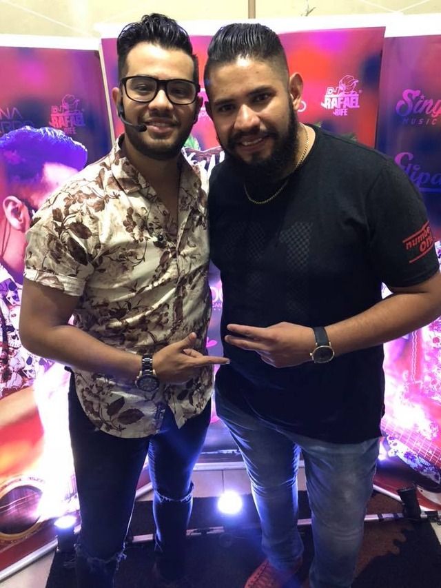 Canavarro é sucesso pelo Brasil afora Canavarro com o irmão, Diego (Foto: Arquivo Pessoal)