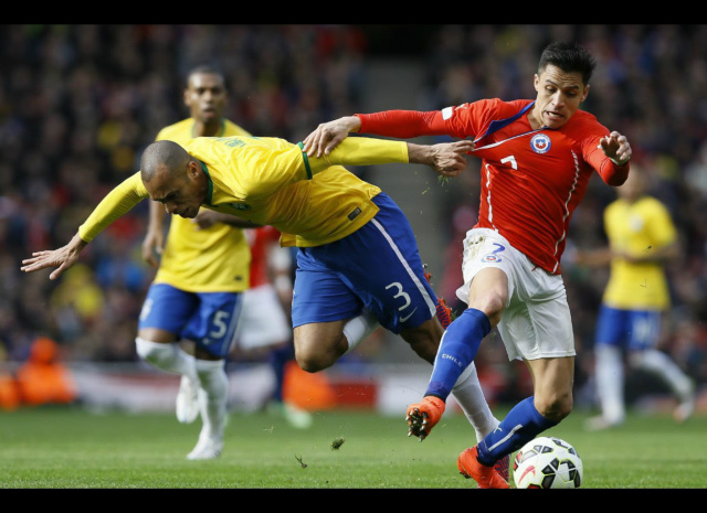Chile acaba com jejum de 15 anos, e Brasil começa eliminatórias com derrota pela 1ª vez Essa também foi a primeira vez em todos os tempos que a seleção brasileira começou as eliminatórias com derrota (Foto:Reprodução)