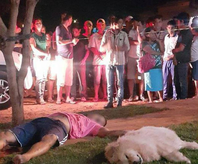 Homem e cachorro são executados com 50 tiros durante caminhada Equipe da Policia Nacional do Paraguai isolou a área, que foi submetida a perícia (Foto:Ponta Porã Informa)
