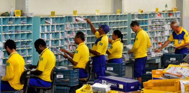 Correios cancelam concurso para carteiro que estava previsto para este ano O salário dos concursados poderia chegar a R$ 1.620,50. (Foto: Divulgação)