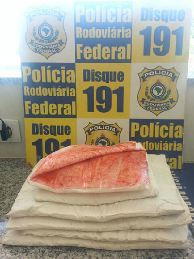 Aos policiais as presas informaram que levariam a droga de Corumbá até Belém do Pará e que receberiam R$ 5.000,00 cada uma (Foto: Jornal Tribuna Livre)