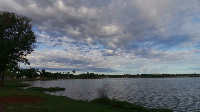 Tempo amanheceu parcialmente nublado em Três Lagoas. (Foto: Ricardo Ojeda/ Perfil News)