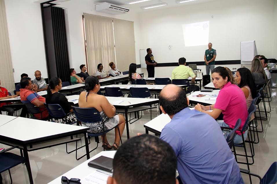 Secretarias Municipais esclarecem sobre alvarás e licenciamentos para abertura de empresas na “Semana do Mei” Microempreendedores que querem formalizar suas empresas e aqueles que ainda sonham em montar o próprio negócio (Foto/Assessoria)