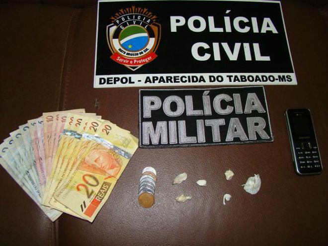 Operação apreende dois por tráfico em Aparecida do Taboado Os Policiais Civis e Policiais Militares encontraram 1,0g de pedra de crack disposto em forma de 05 paradinhas (Foto: PC MS)