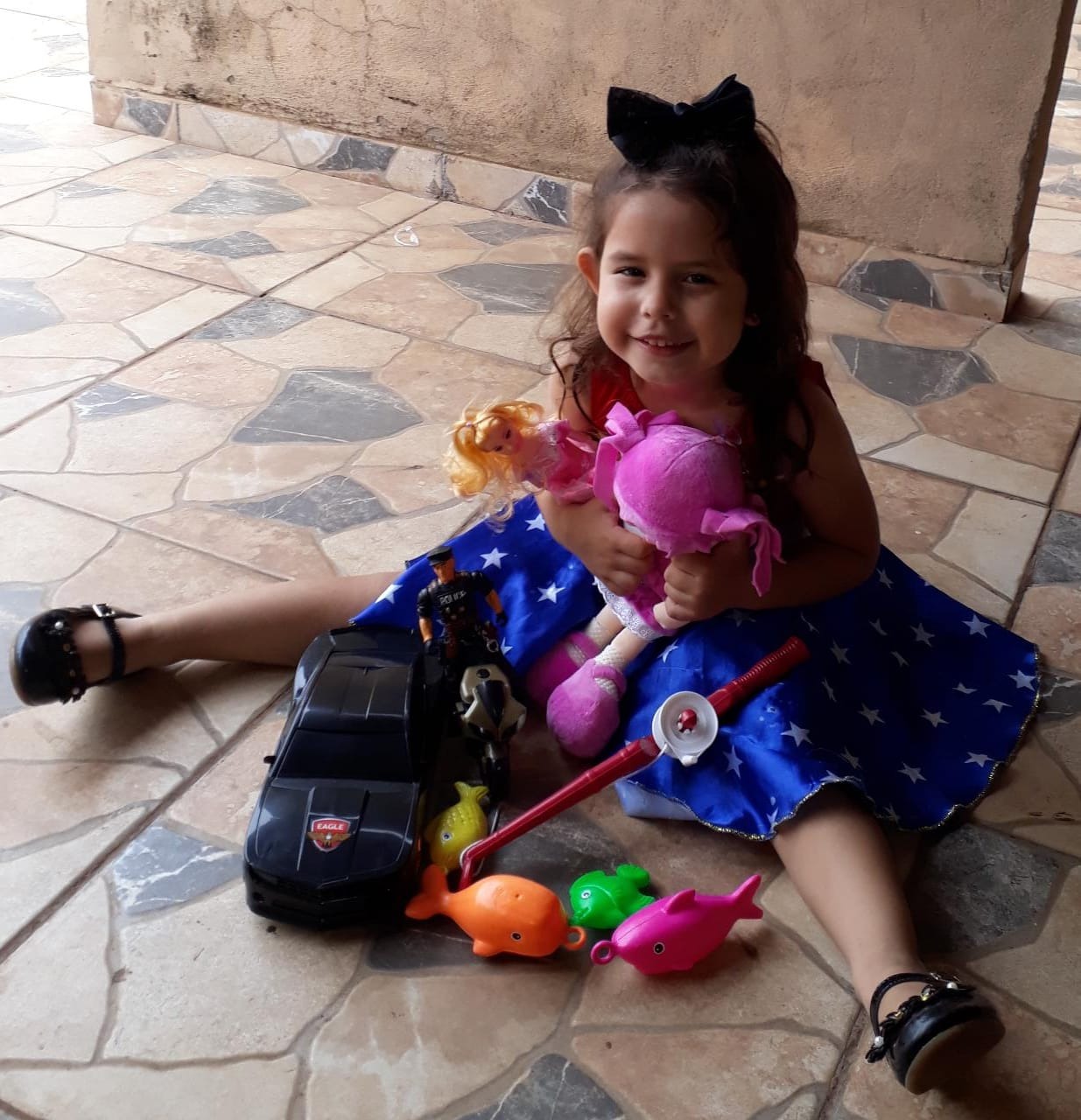 PM de Três Lagoas doa brinquedos no Dia das Crianças e emociona os pequenos