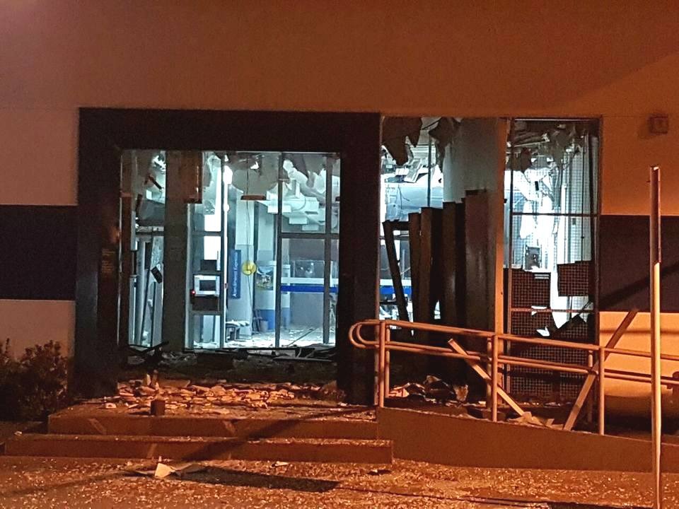 Agência da Caixa foi destruída por explosivos. (Fotos: Divulgação). 