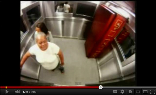 Nova pegadinha repete sucesso e lidera audiência Silvio Santos repete a dose e lidera audiência com pegadinha do elevador. Foto: Reprodução