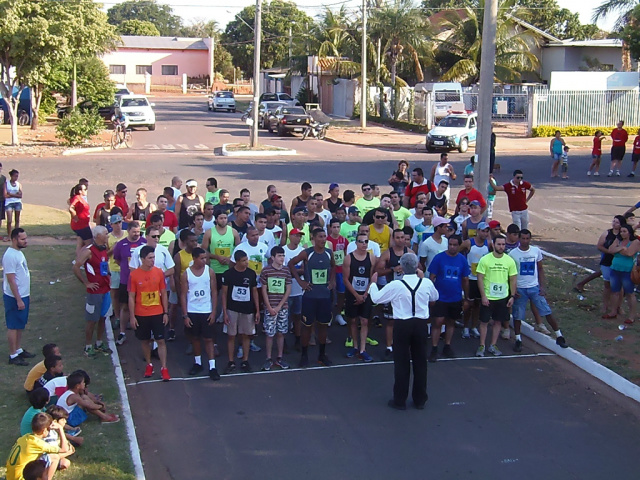 Mini Maratona Dom Bosco contou com a participação de 157 atletas O evento contou com a participação de 157 atletas que percorreram uma volta completa ao bairro totalizando 3,8 mil metros (Foto: Divulgação/Assecom)