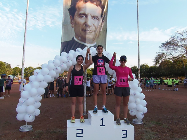 Mini Maratona Dom Bosco contou com a participação de 157 atletas Na corrida feminina os primeiro, segundo e terceiro lugar ficaram com Michele dos Santos Bezerra, Juliana Roseli Vitamé, Daiane Caroline Muniz dos Santos (Foto: Divulgação/Assecom)