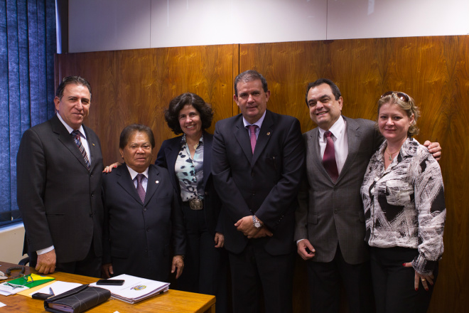 Prefeita Marcia Moura se reuniu com os deputados Akira Otsubo e Eduardo Rocha, e os secretários Giroto e Carlito (Foto: Assessoria de Comunicação)