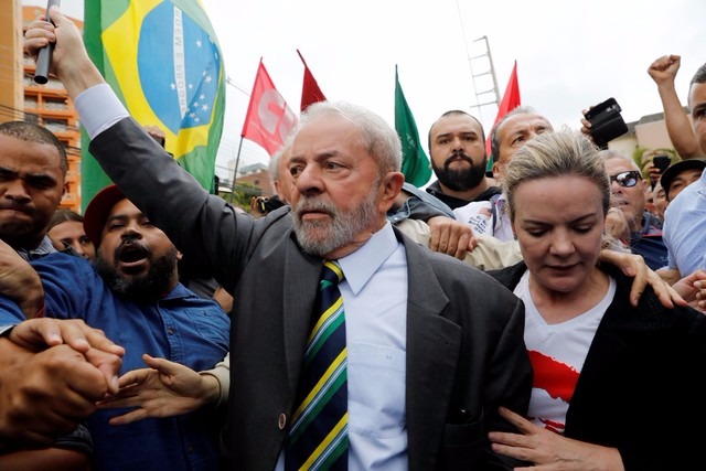 Ex-presidente Lula chega ao prédio da Justiça Federal, em Curitiba (Foto/G1.COM)