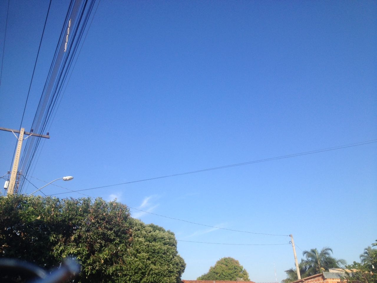 Calor de 30ºC é esperado para esta quinta-feira (11) em Três Lagoas Dia começou com céu aberto, mas o sol deve predominar com algumas nuvens. (Foto: Gabriela Rufino/ Perfil News).