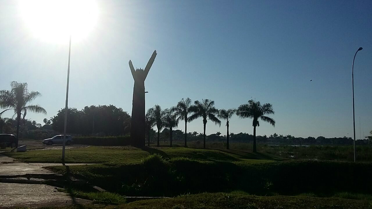 céu ensolarado nesta manhã em Três Lagoas. (Foto: Patrícia Miranda)