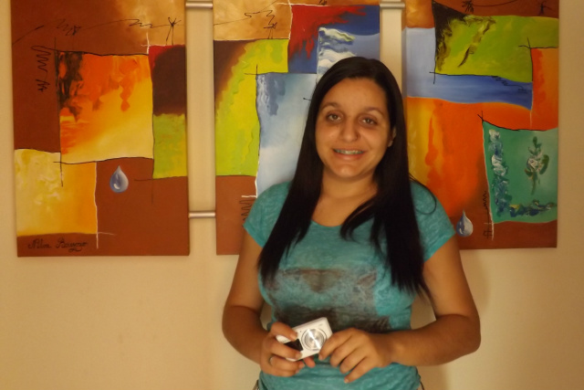 Sabrina participou da Promoção Cidadão de Respeito, na fan page do Perfil News e foi a ganhadora de uma máquina fotográfica digital (Foto: Larissa Lima)