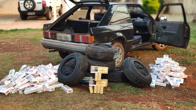 Veículo com cigarros e pneus contrabandeados do Paraguai foi apreendido pelo DOF na região de Maracaju Foto/Assessoria