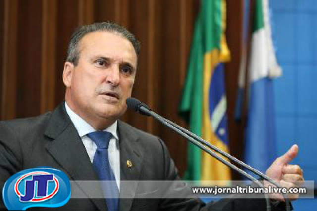 Prefeito Tita segue no cargo após Justiça conceder liminar Uma das investigações é sobre o contrato com uma empresa de coleta de lixo, enquanto a outra envolve fechamento de creches e demissões de servidores (Foto: Jornal Tribuna Livre)