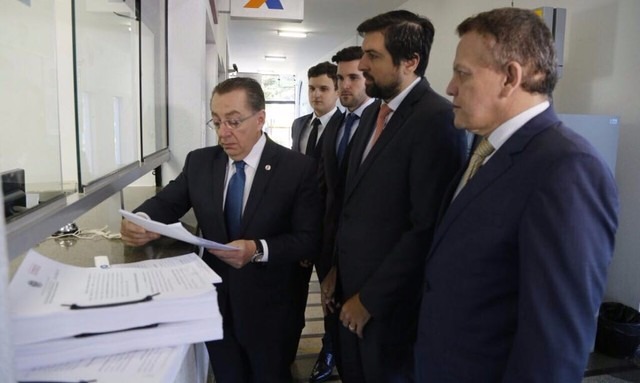 OAB-MS pede na Justiça suspensão da cobrança de pedágio na BR-163 Representantes da OAB protocolam ação na Justiça Federal em Campo Grande (Foto: Divulgação/OAB)
