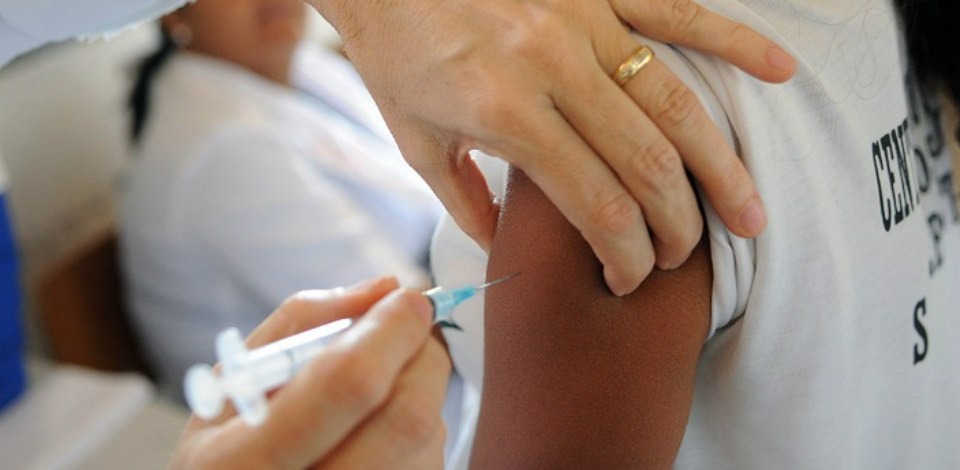 Nos últimos anos, o governo tem intensificado campanhas para incentivar vacinação contra o HPV - Foto: Agência Brasil

