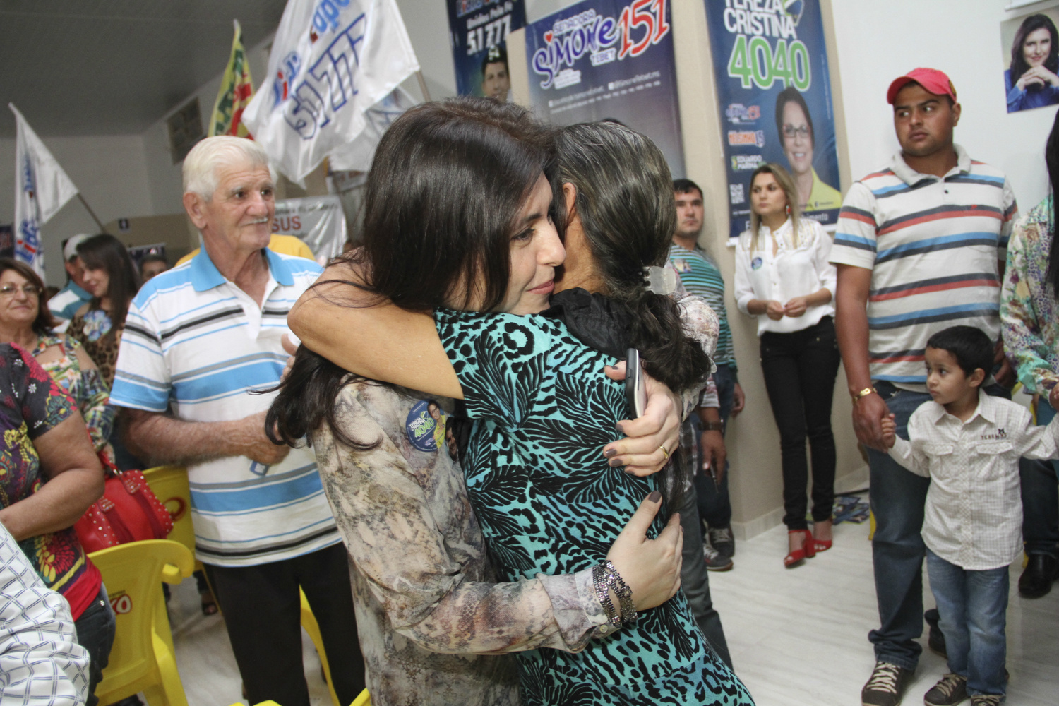 Em Iguatemi, Simone Tebet e Nelsinho Trad, candidato ao governo do Estado, participaram da inauguração de comitê do deputado estadual Lídio Lopes, candidato a reeleição (Foto: Divulgação)