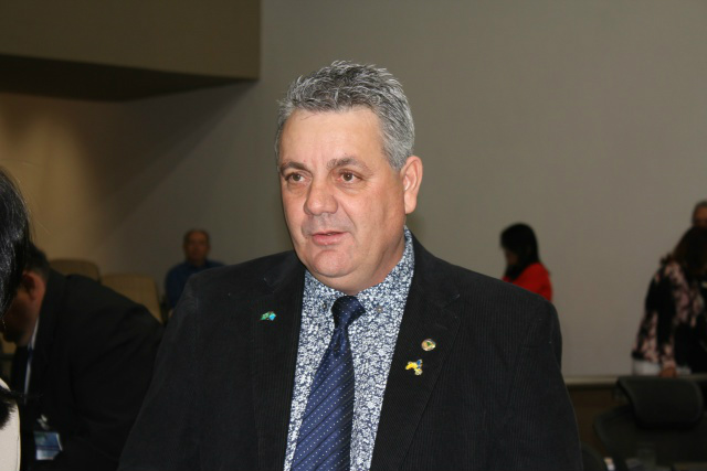 Guerreiro solicita urgência em recuperação asfáltica de pontos críticos em Três Lagoas Situação das vias urbanas está critica, principalmente depois da chuva dos últimos dias (Foto:Assessoria)