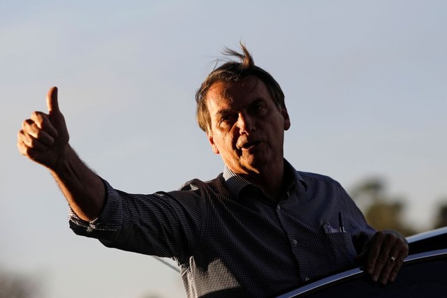 Bolsonaro diz que sancionará projeto que amplia posse de arma no campo Presidente Jair Bolsonaro chega ao Palácio do Alvorada - Reuters/Adriano Machado/Direitos Reservados