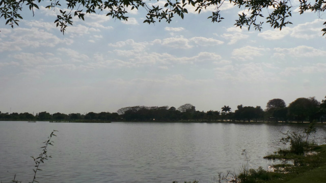 Baixa umidade e altas temperaturas são esperadas para hoje em Três Lagoas Vista da Lagoa Maior nesta manhã de quinta-feira (15), mas não há previsão de chuva. (Foto: Ricardo Ojeda)
