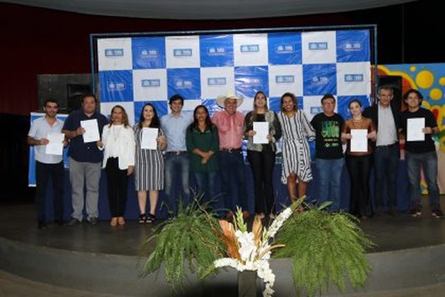 Prefeitura empossa 172 novos servidores aprovados em concurso público 2018