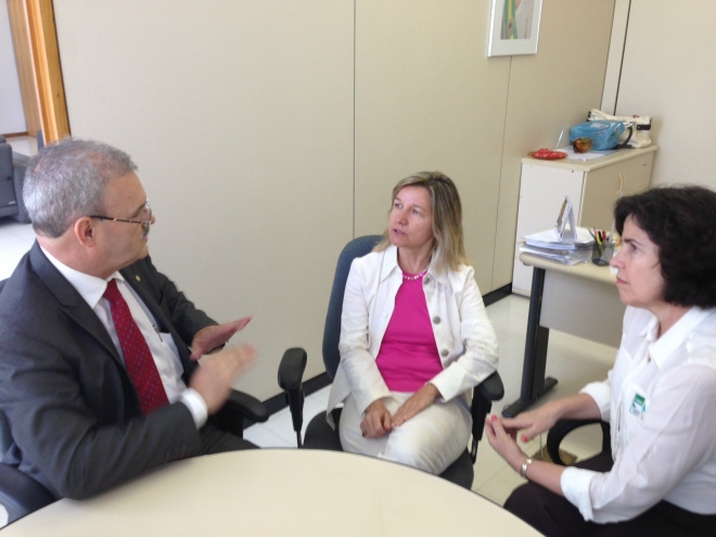 Prefeita de Três Lagoas solicita recursos para construção e ampliação de UBS´s Prefeita Márcia Moura em reunião com o deputado Geraldo Resende (Foto: Assessoria de Comunicação)