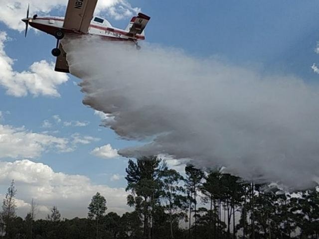 Avião começa a ser usado na sexta-feira no combate a incêndios em MS Aeronave do 2º Esquadrão de Aviação Operacional do Corpo de Bombeiros do Distrito Federal será usado combate aos incêndios no Estado. (Foto: Divulgação)