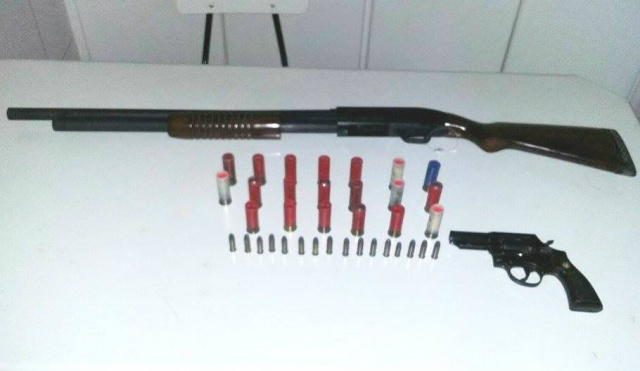 Armas e munições apreendidas pela Polícia Civil. (Foto: Divulgação).