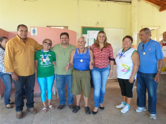 Melhor Idade da Sejuvel comemora Dia das Mães com atividades de lazer Aproximadamente 150 pessoas participaram da comemoração (Foto: Assessoria de Comunicação)