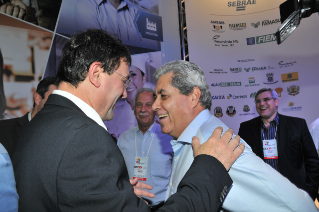 Longen destaca integração do setor produtivo na Feira do Empreendedor Para o governador André Puccinelli, a indústria do Estado se mostra cada vez mais pujante e conta com participação efetiva do Sistema Fiems (Foto: Divulgação/Assecom)