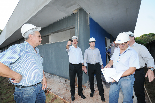 Presidente da Fiems durante visita a obra de ampliação e reforma do senai Dourados MS (Foto:Assessoria)