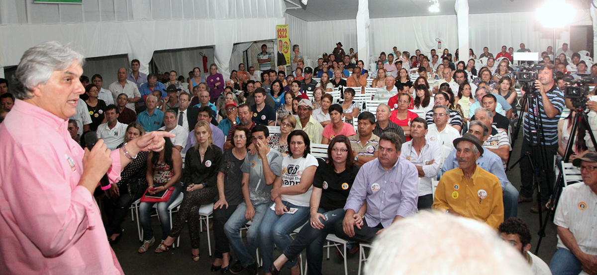 Delcídio defende programa específico para desenvolver fronteira Delcídio em Amambai. Garantia de novos investimentos na fronteira (Foto: Divulgação/ AI)