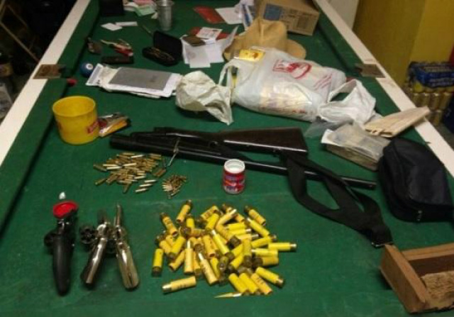 Policiais de Nova Andradina prendem comerciante que vende armas em bar No local foi encontrada também, a quantia de R$1.127,00(mil cento e vinte e sete reais) em notas de diversos valores (Foto: Divulgação/PC MS)