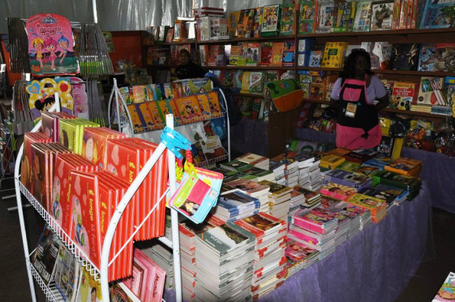 Prefeitura promove oitava Feirinha do Livro a partir desta terça-feira Feirinha do Livro será realizada a partir das 8h desta terça-feira (14), no saguão da antiga Prefeitura, em frente à Praça Senador Ramez Tebet (Foto: Assessoria de Comunicação)