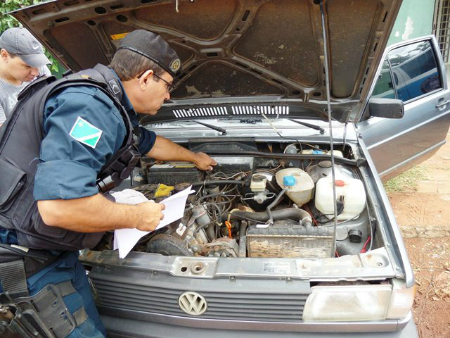 Carro com chassi adulterado é apreendido na MS-320 Patrulha Rural apreende veículo com numeração de chassi adulterada (Foto: Marco Campos)
