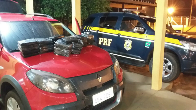 Jovem de 23 anos é preso com mais de meio milhão de reais em cocaína Droga teria destino Brasília DF (Foto:Divulgação PRF)