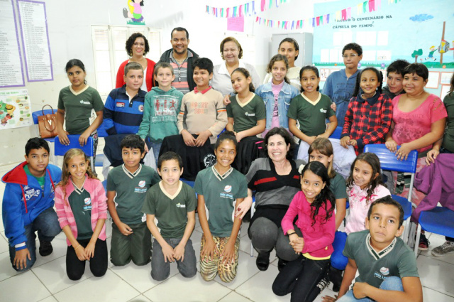 Alunos do 4º ano do Ensino Fundamental, que participaram do  projeto “O Centenário na Cápsula do Tempo”. (Foto: Assessoria)
