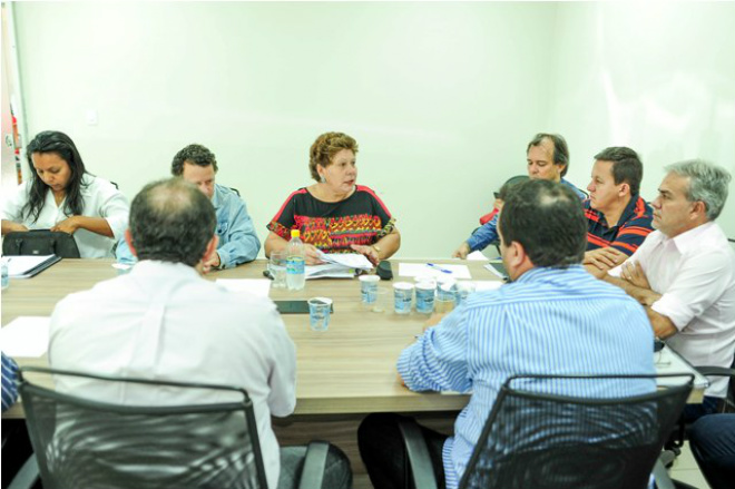 Diretora de trânsito participa de reunião com vereadores A parceria com o legislativo é fundamental para o departamento de trânsito ter ótimos resultados (Foto: Divulgação/Assecom)