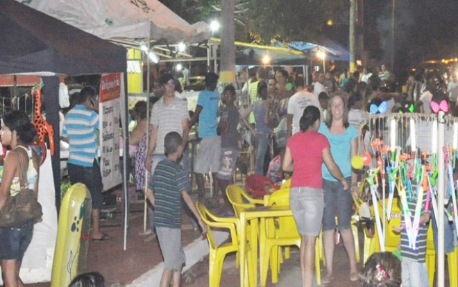 As feiras são realizadas todas as quintas, das 16 às 22 horas, a já tradicional feira livre na Praça da Bíblia, popularmente conhecida como Praça da Rodoviária, no Centro de Selvíria (Foto: Jornal do Bolsão)