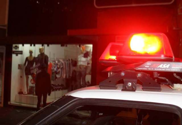 Polícia prende jovem de 20 anos com arma de uso restrito Polícia Militar encaminhou o jovem à Delegacia de Pronto Atendimento Comunitário (Depac). Flagrante aconteceu na região central de Três Lagoas. (Foto: Arquivo/Perfil News).