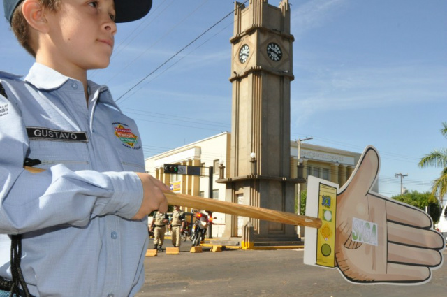 Patrulha Mirim de Trânsito receberá novos uniformes, na próxima terça Os alunos do programa participam de várias atividades voltadas ao trânsito, como blitz educativas (Foto: Divulgação)