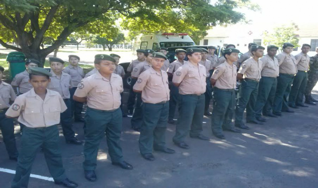 Pelotão Mirim de Três Lagoas eleva dois alunos a 2° sargento e dez a cabo Ao todo, o programa atende 120 crianças e adolescentes de 10 a 15 anos (Foto: Divulgação)