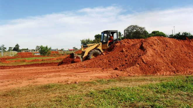 Máquinas estão trabalhando na readequação da pista do Arena Mix. Foto: 7even Comunicação