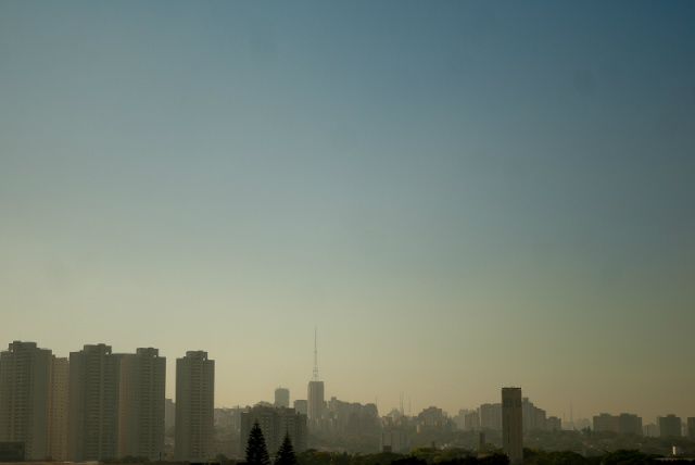 Apenas 12% das pessoas que vivem nas cidades compreendidas no estudo respiram ar que respeita as diretrizes da OMS (Foto: Arquivo/Agência Brasil)
