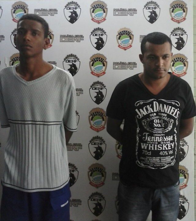 DERF prende dupla em flagrante por tráfico de drogas durante diligências no crime de roubo Foram apreendidos debaixo da cama a quantidade de 9,850 quilos (nove quilos e oitocentos e cinquenta gramas) de maconha, e 315 g (trezentos e quinze gramas) de Crack (Foto: Policia Civil)