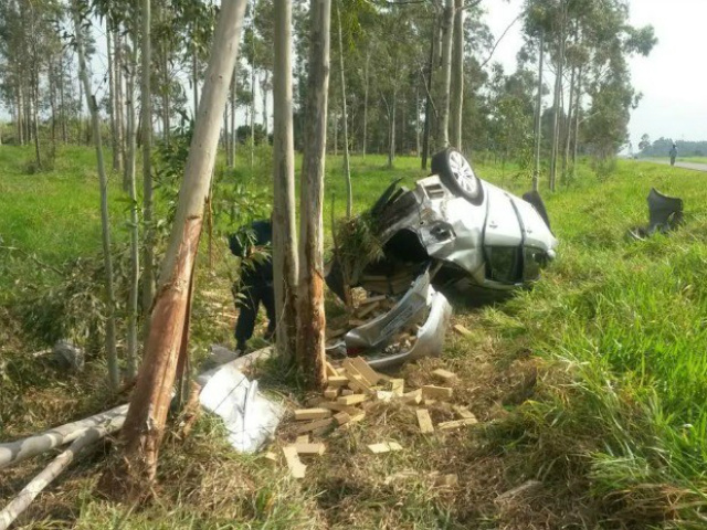 Rapaz é preso após capotar carro roubado com 535 quilos de maconha