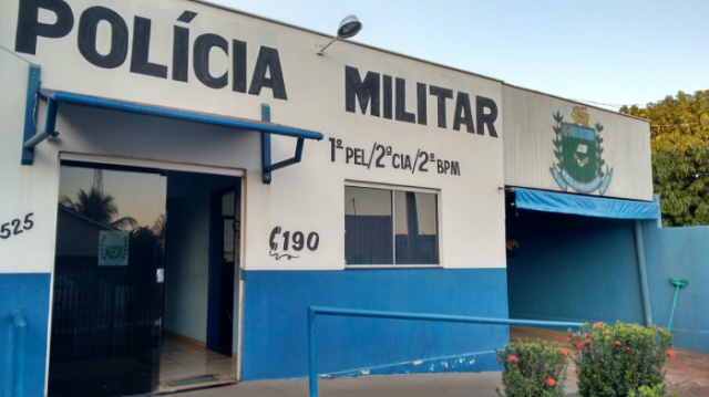 Homem é preso em Brasilândia após agredir esposa com cabo de rodo Por volta das 19h30, a Polícia Militar foi acionada pela vítima (Foto: Radio Portal News)