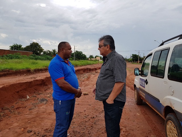 Diretor de Serviços Públicos, Osmar Dias durante entrevista ao *Perfil News*.